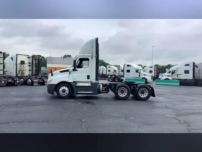 2019 Freightliner Cascadia 126edbf3dff26d9f4be19b11e7b2304f090