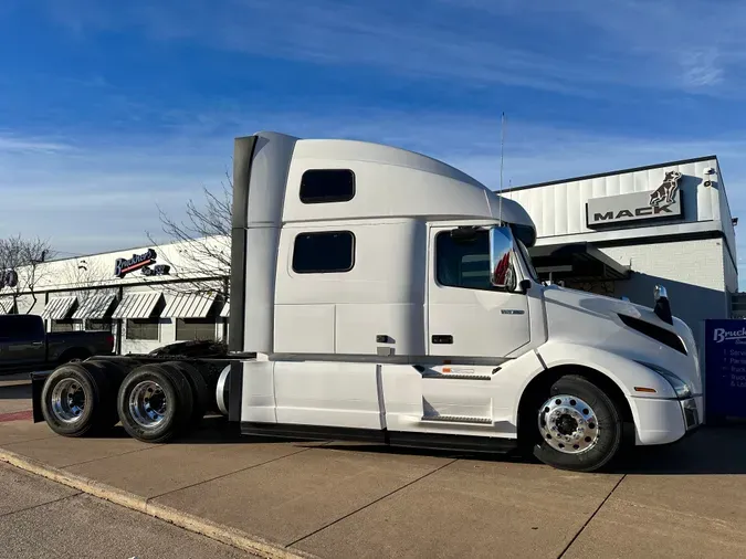 2024 VOLVO VNL64T860