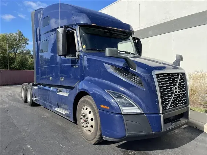 2021 VOLVO VNL760