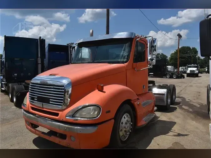 2004 FREIGHTLINER COLUMBIA 120edc2e81bf5aa931add866a63880b83a4