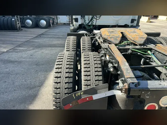 2019 Freightliner Cascadia 126