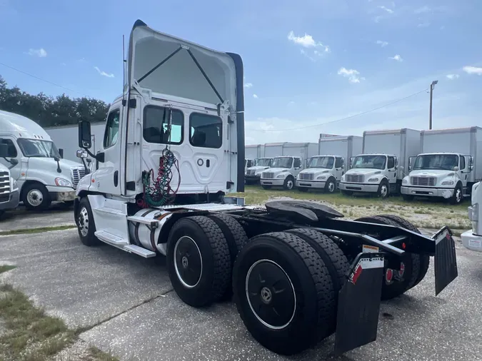 2018 FREIGHTLINER/MERCEDES CASCADIA 125