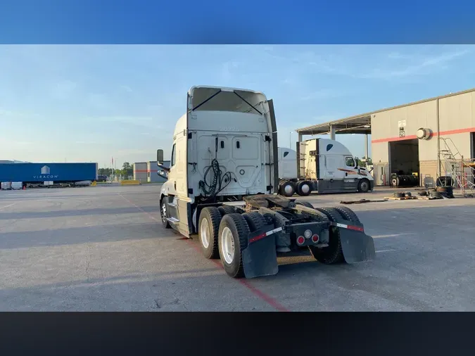 2020 Freightliner Cascadia 126