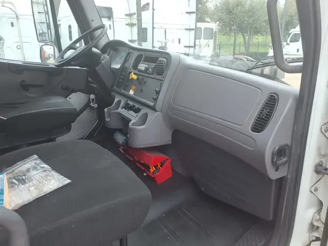 2019 FREIGHTLINER/MERCEDES M2 106