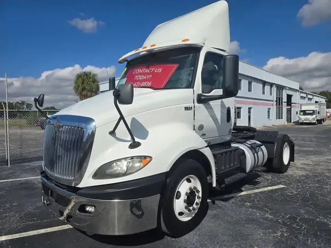 2019 NAVISTAR INTERNATIONAL RH613 DAYCAB S/A