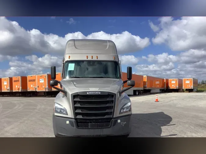 2022 Freightliner Cascadia 126