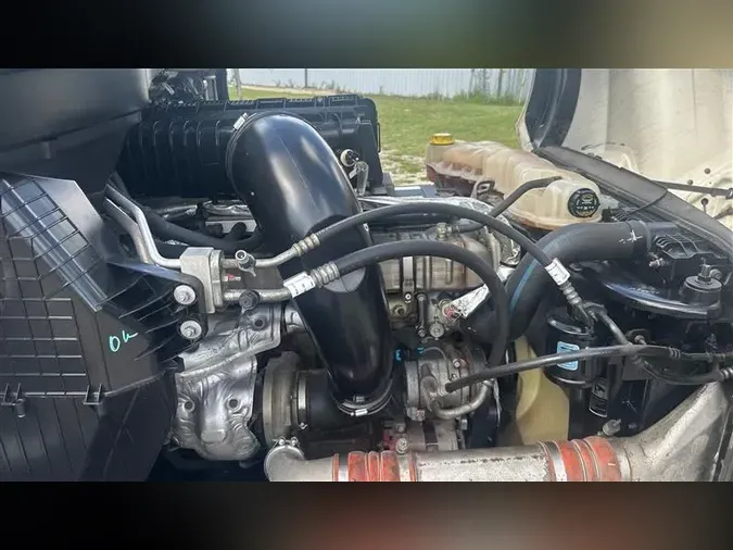 2021 FREIGHTLINER CA126