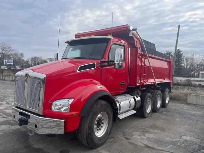 2023 Kenworth T880