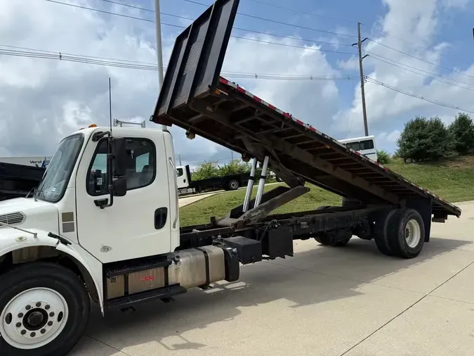 2018 Freightliner M2 106
