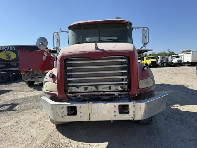 2012 MACK GRANITE GU813