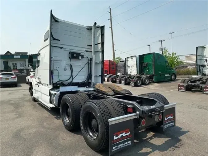 2016 VOLVO VNL64T670