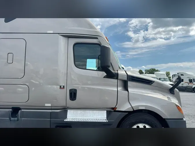 2023 Freightliner Cascadia 126eddfcc2b2bbdd568209575732d03bce5