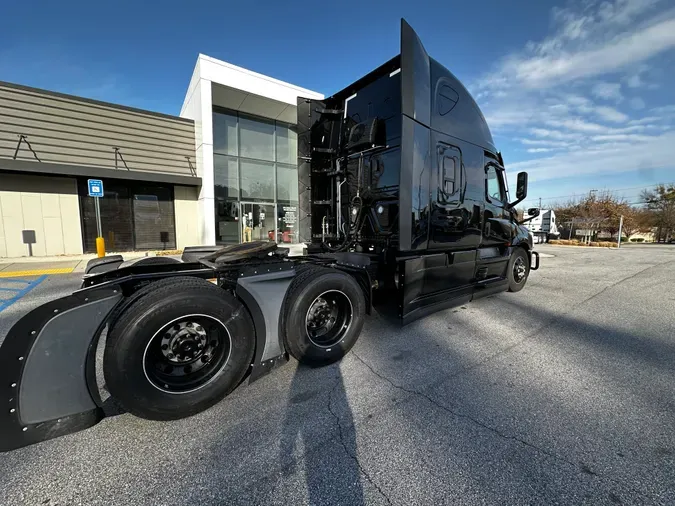 2023 FREIGHTLINER CASCADIA 126