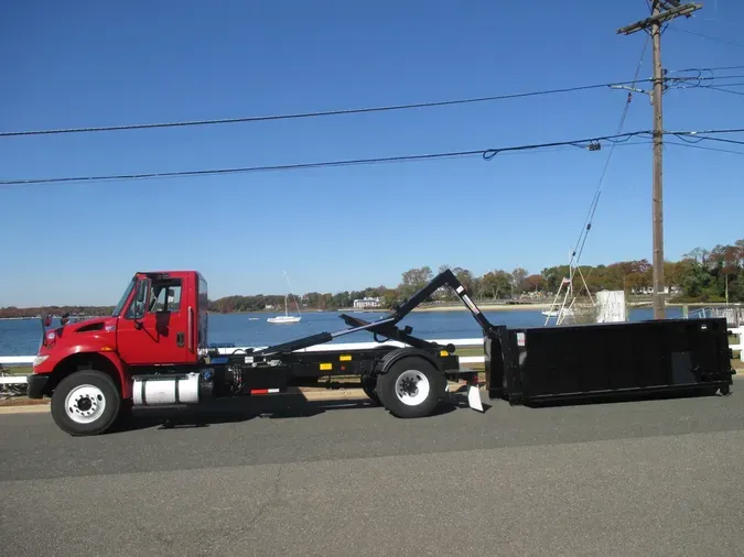 2018 INTERNATIONAL 4300