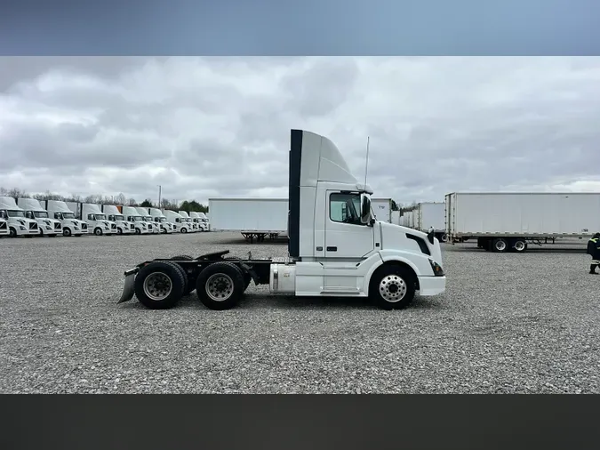 2018 Volvo VNL300