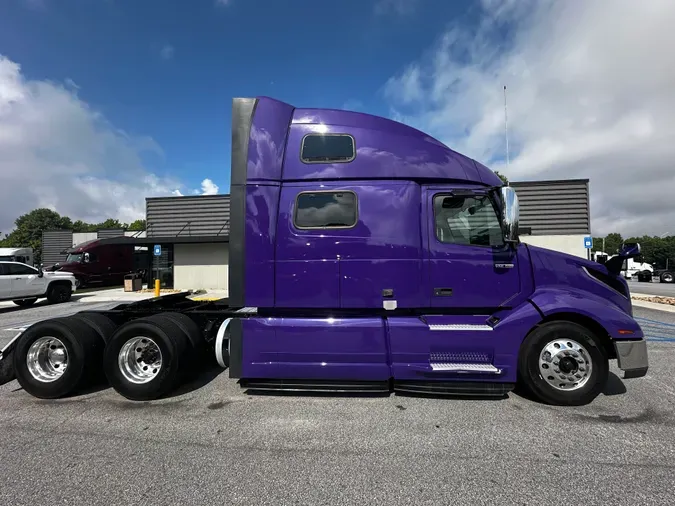 2023 VOLVO VNL64T860