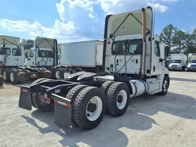 2020 FREIGHTLINER/MERCEDES CASCADIA 125edec95490f7556118de32a26b604de60