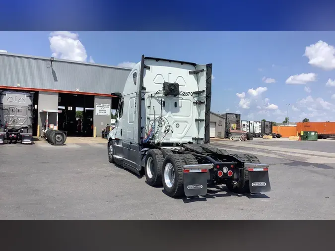 2022 Freightliner Cascadia 126