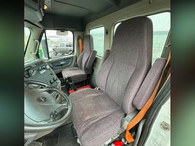 2016 FREIGHTLINER/MERCEDES CASCADIA 113