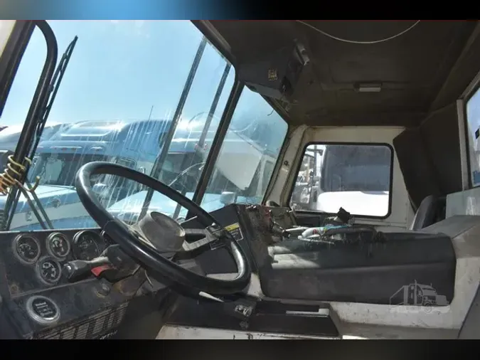 2003 MACK LE613edf0a7ae6faea32bcf84ce37012518fb