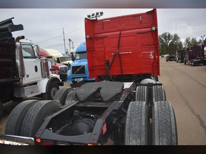 2018 VOLVO VNL64T730