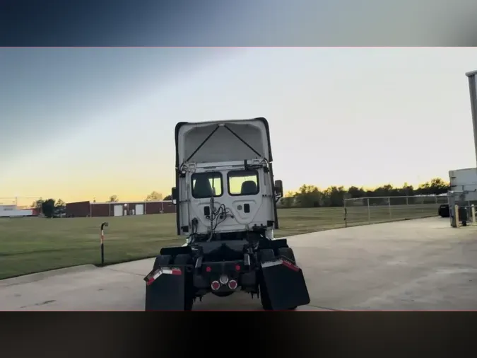 2017 FREIGHTLINER/MERCEDES CASCADIA 113