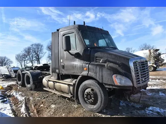 2015 FREIGHTLINER CASCADIA 113edf4211dcdf6efb744140fef75f7f998