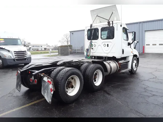 2018 FREIGHTLINER/MERCEDES CASCADIA 125