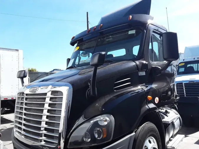 2017 FREIGHTLINER/MERCEDES CASCADIA 113
