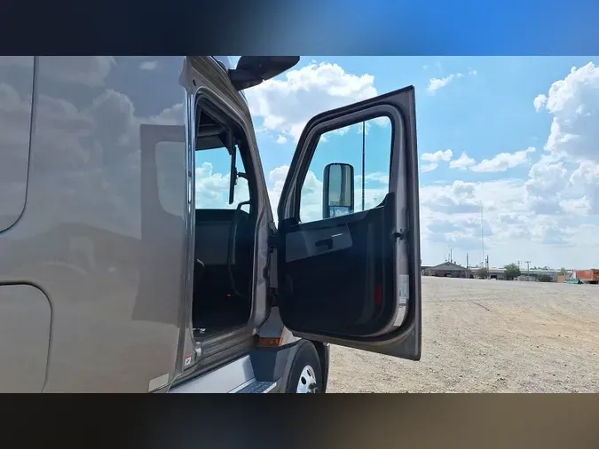 2022 Freightliner Cascadia 126