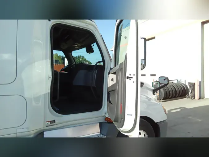 2021 Freightliner Cascadia 126