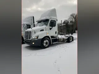 2016 Freightliner CASCADIA 113