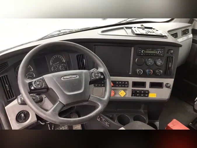 2019 Freightliner Cascadia 126