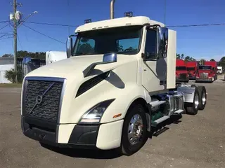 2019 VOLVO VNL300