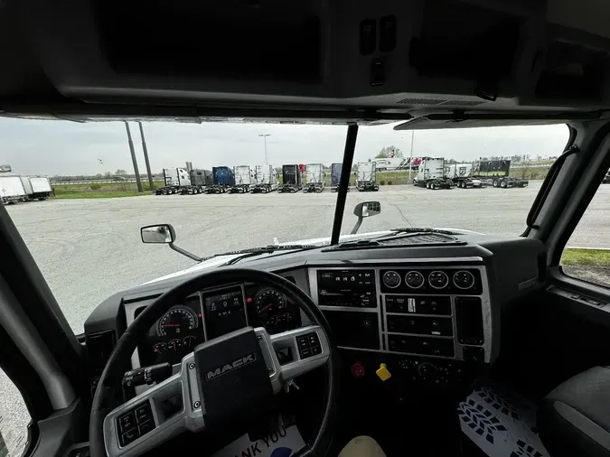 2020 MACK AN64T