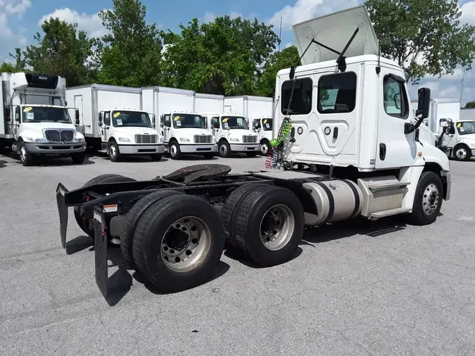 2019 FREIGHTLINER/MERCEDES CASCADIA 125