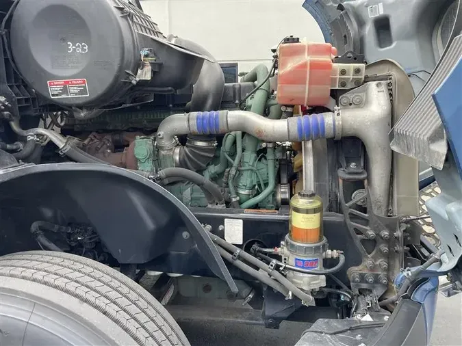 2020 VOLVO VNL760