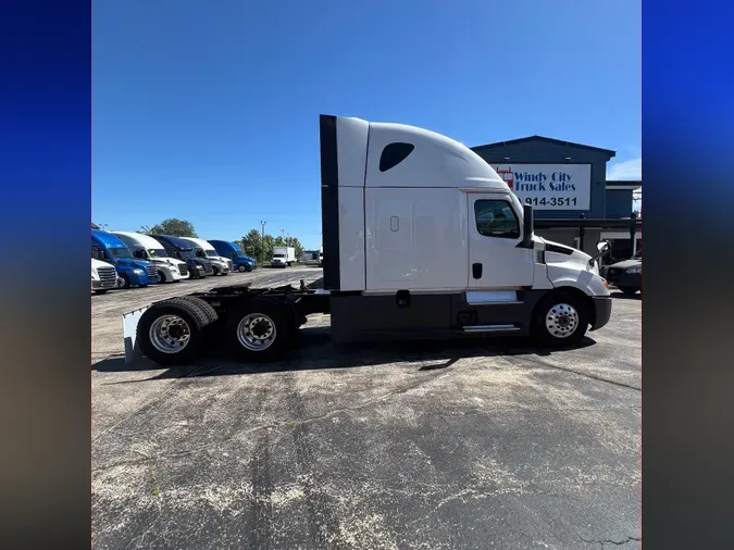 2020 Freightliner Cascadia 126