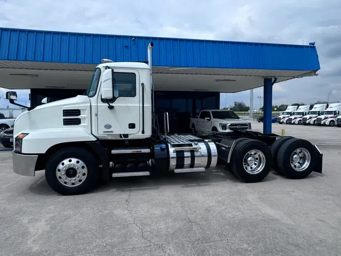 2022 MACK AN64T