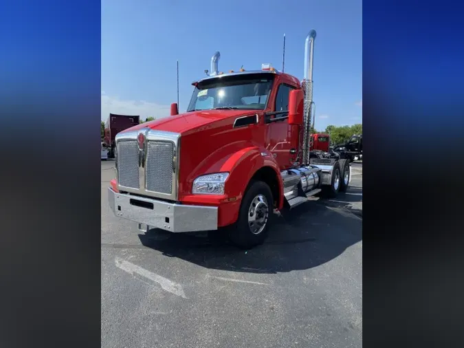 2025 Kenworth T880