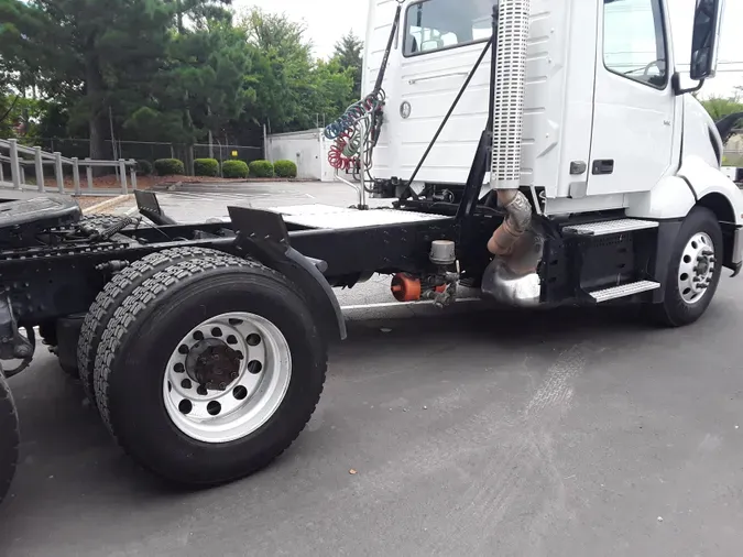 2019 VOLVO VNL64TRACTOR