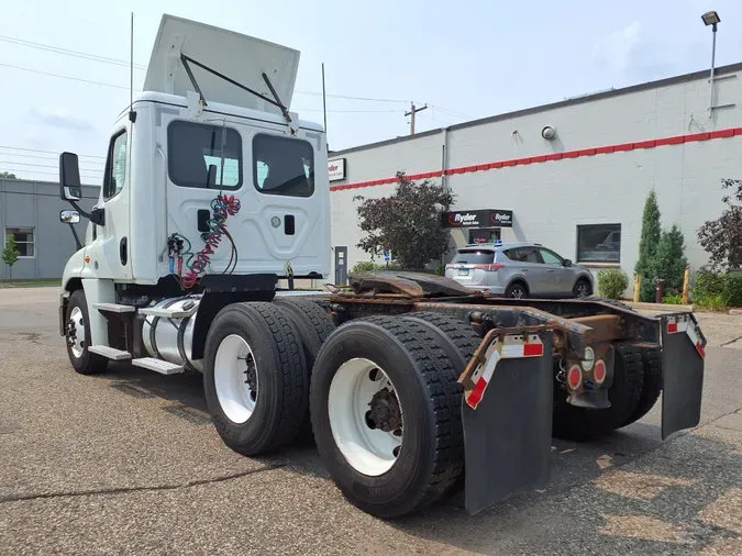 2016 FREIGHTLINER/MERCEDES CASCADIA 125