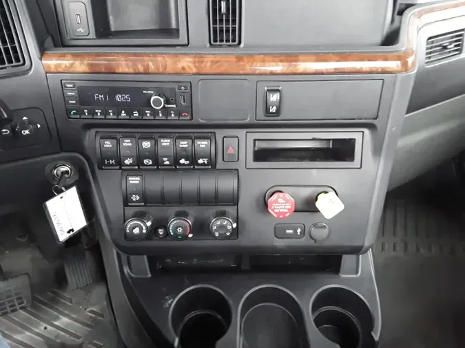 2022 NAVISTAR INTERNATIONAL LT625 DAYCAB T/A