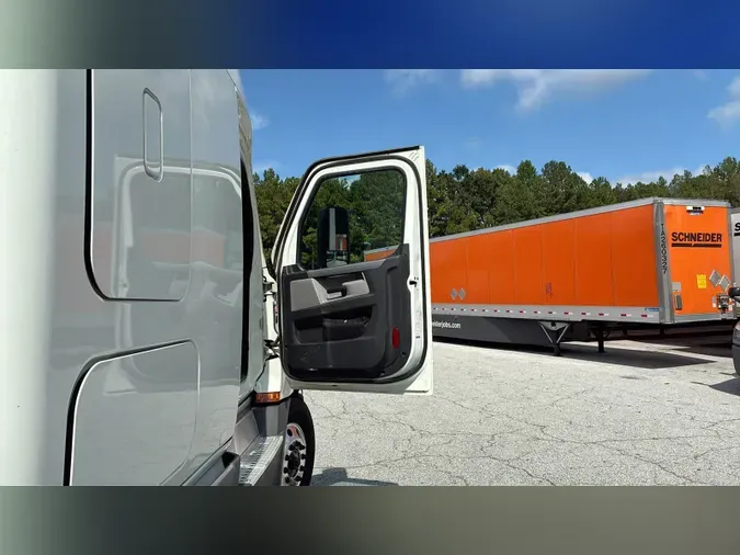2021 Freightliner Cascadia 126ee1bdbe26751ad11d576982b7436f7c4