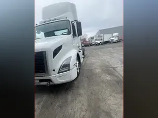 2018 VOLVO VNL64T-300