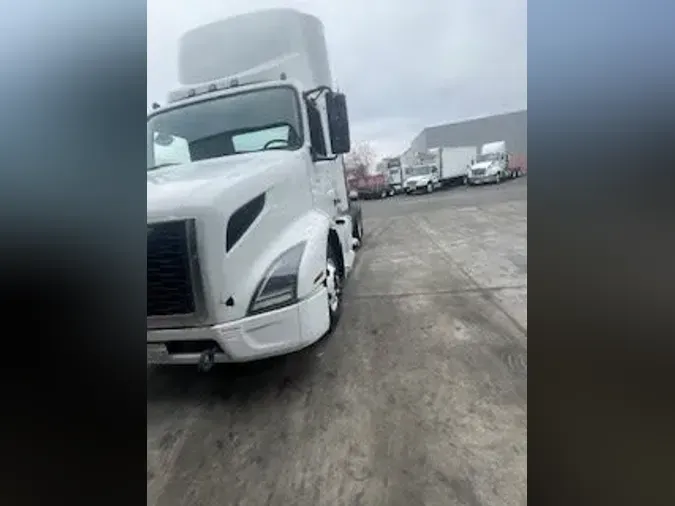 2018 VOLVO VNL64T-300ee20ac1c2b4073a63da303ba460ae7ef