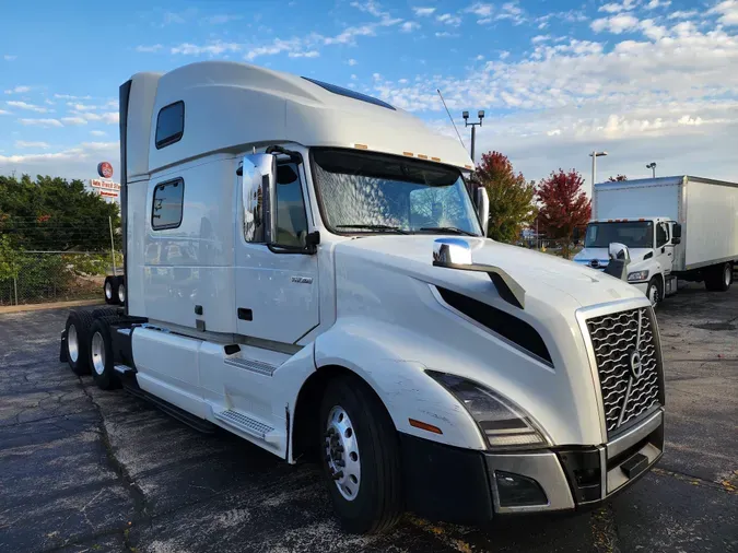 2021 VOLVO VNL64T860