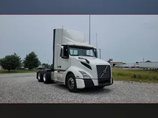 2018 Volvo VNL300