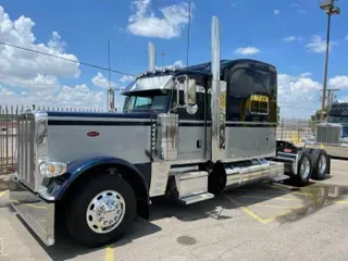2022 Peterbilt 389