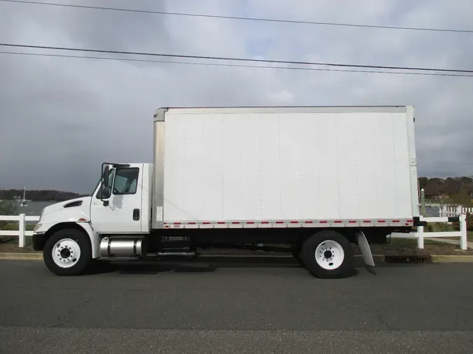 2002 INTERNATIONAL 4300